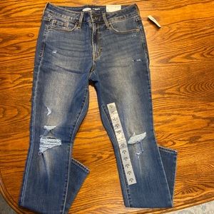 Mid-rise skinny jeans